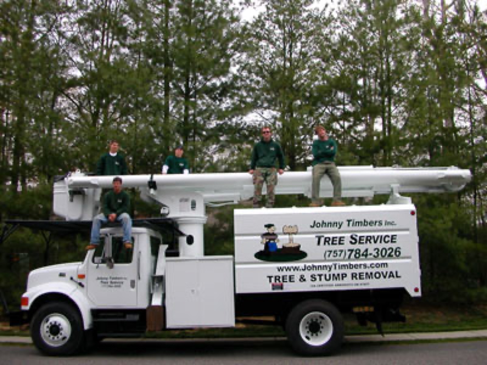 Johnny Timbers Tree Service crew on bucket truck in Williamsburg VA